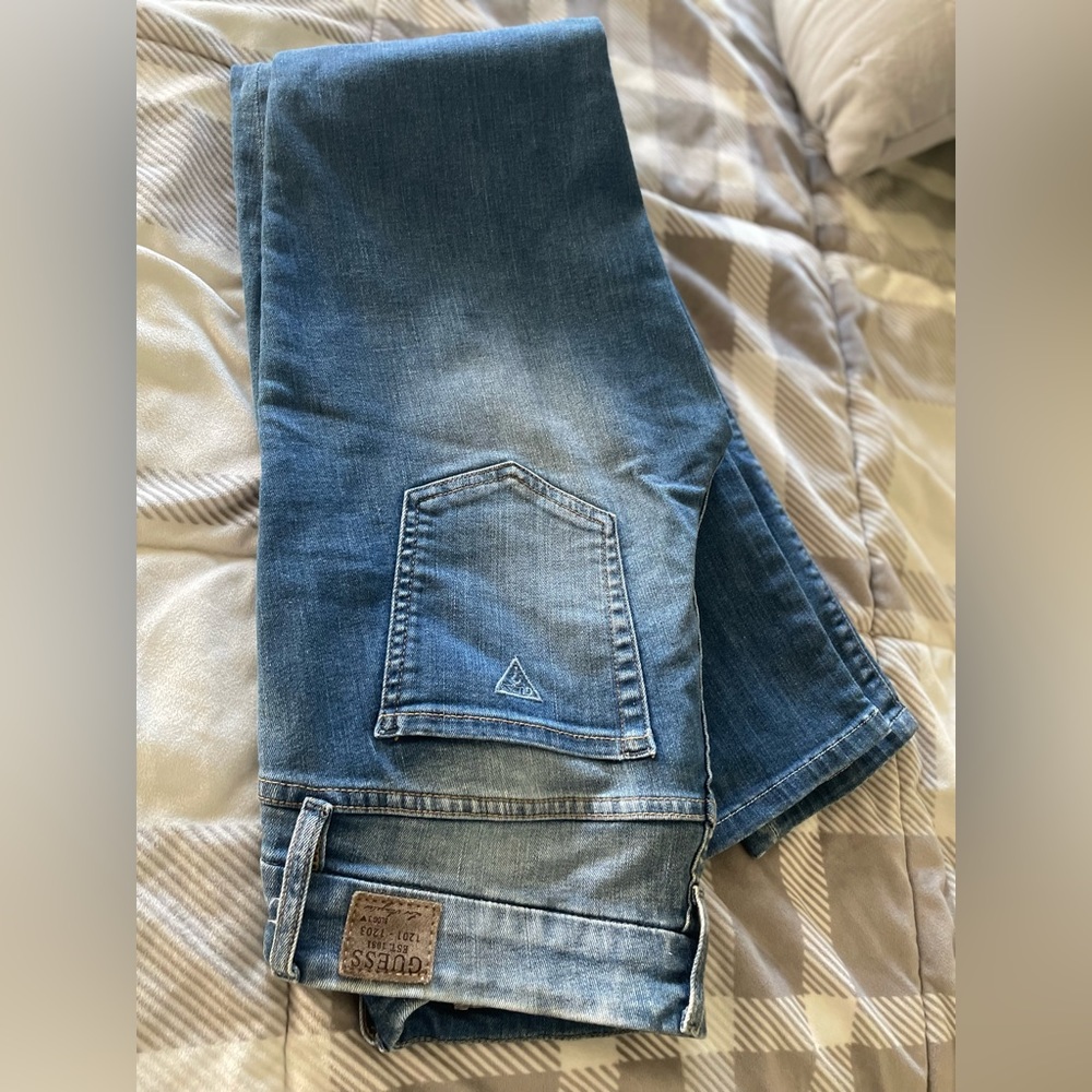Guess curvy Sophia skinny size 28.